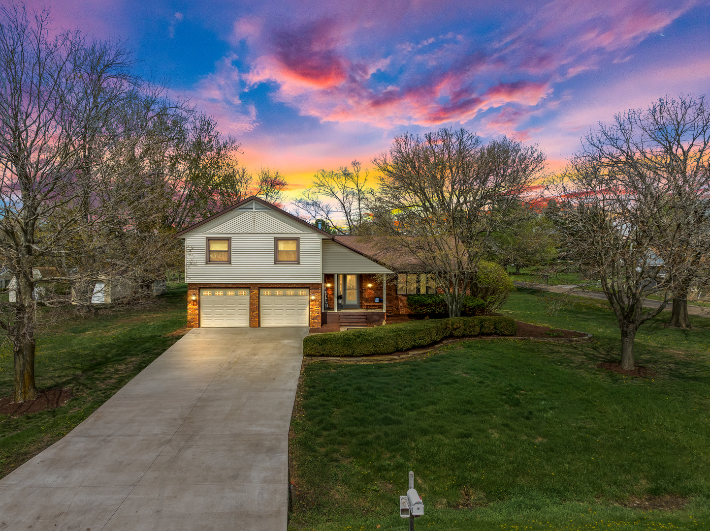 15878 Old Orchard Road, Bloomington, IL 61705