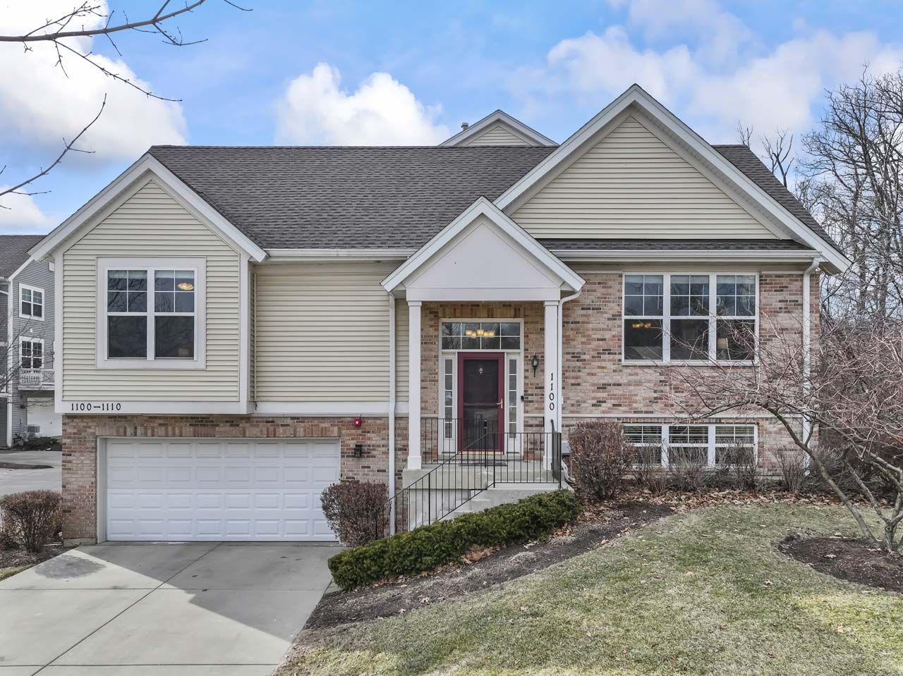 1100 Tuscany Drive, Streamwood, IL 60107