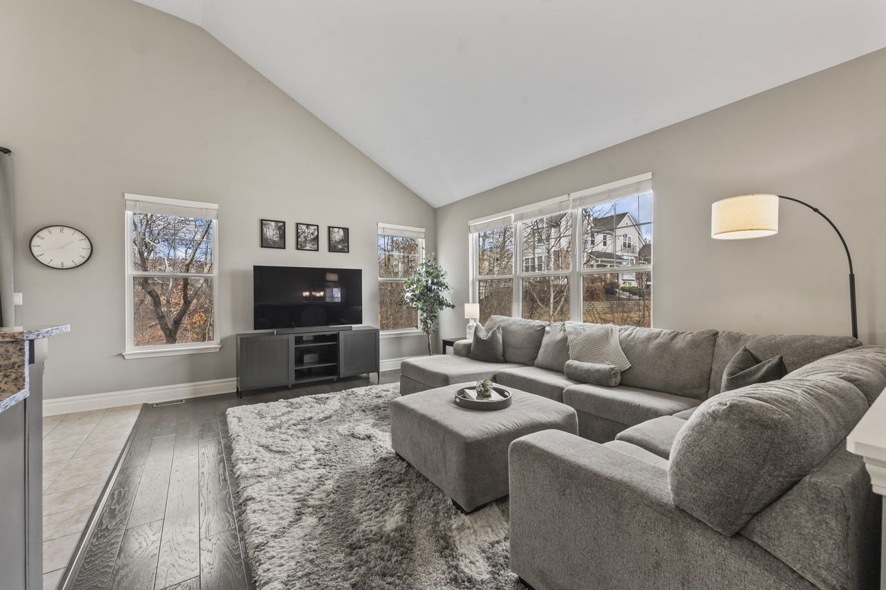 1100 Tuscany Drive, Streamwood, IL 60107