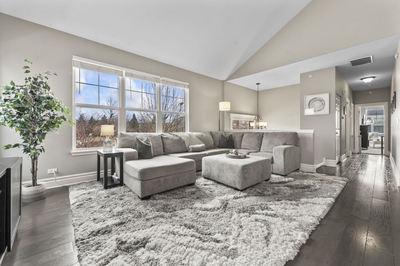 1100 Tuscany Drive, Streamwood, IL 60107