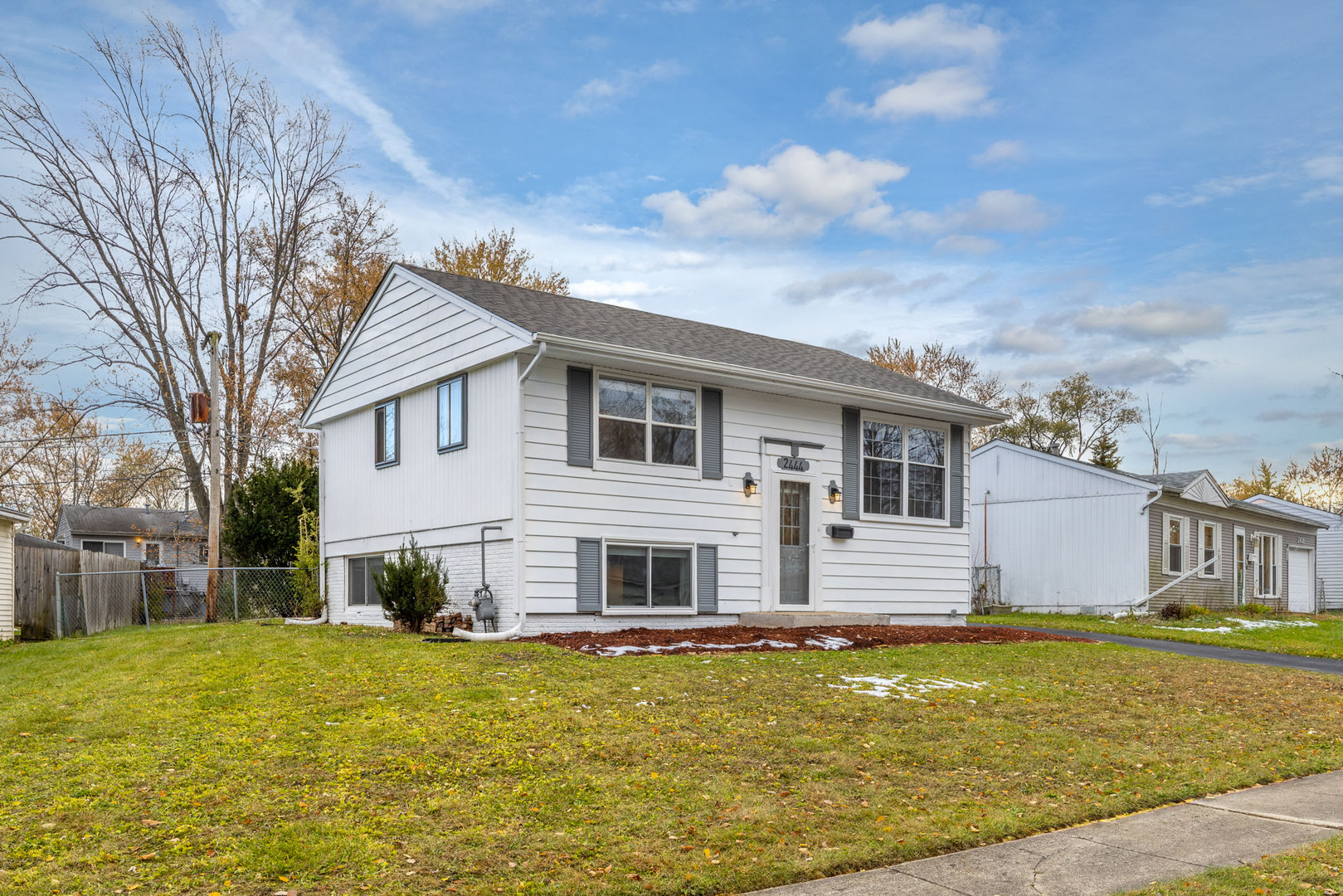 2444 Apache Avenue, Sauk Village, IL 60411