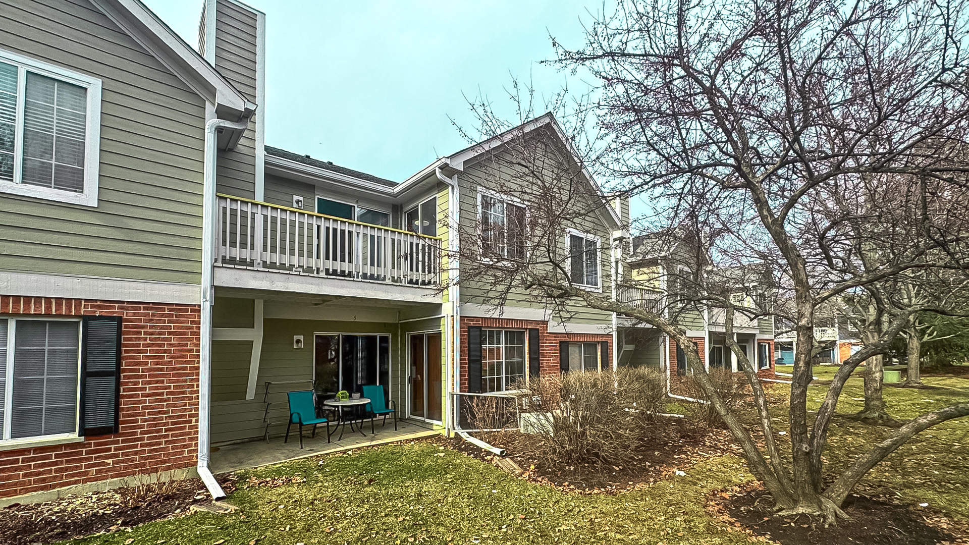 225 Columbia Court #6, Schaumburg, IL 60193