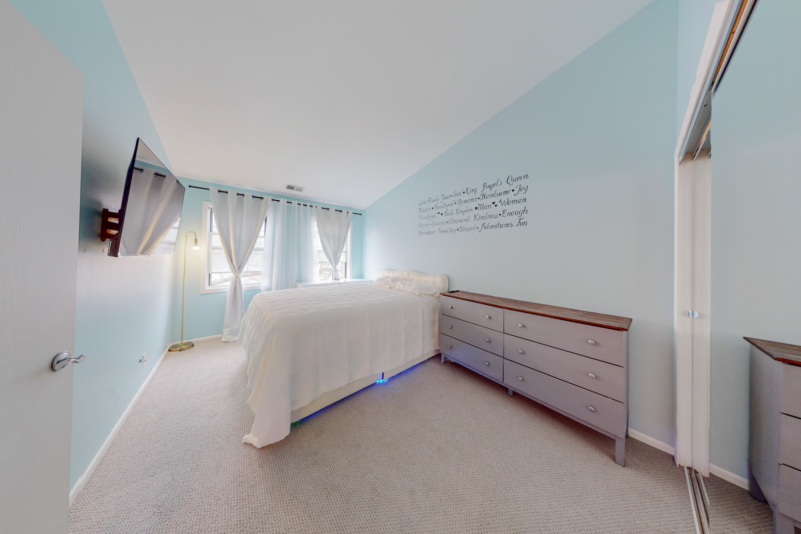 225 Columbia Court #6, Schaumburg, IL 60193