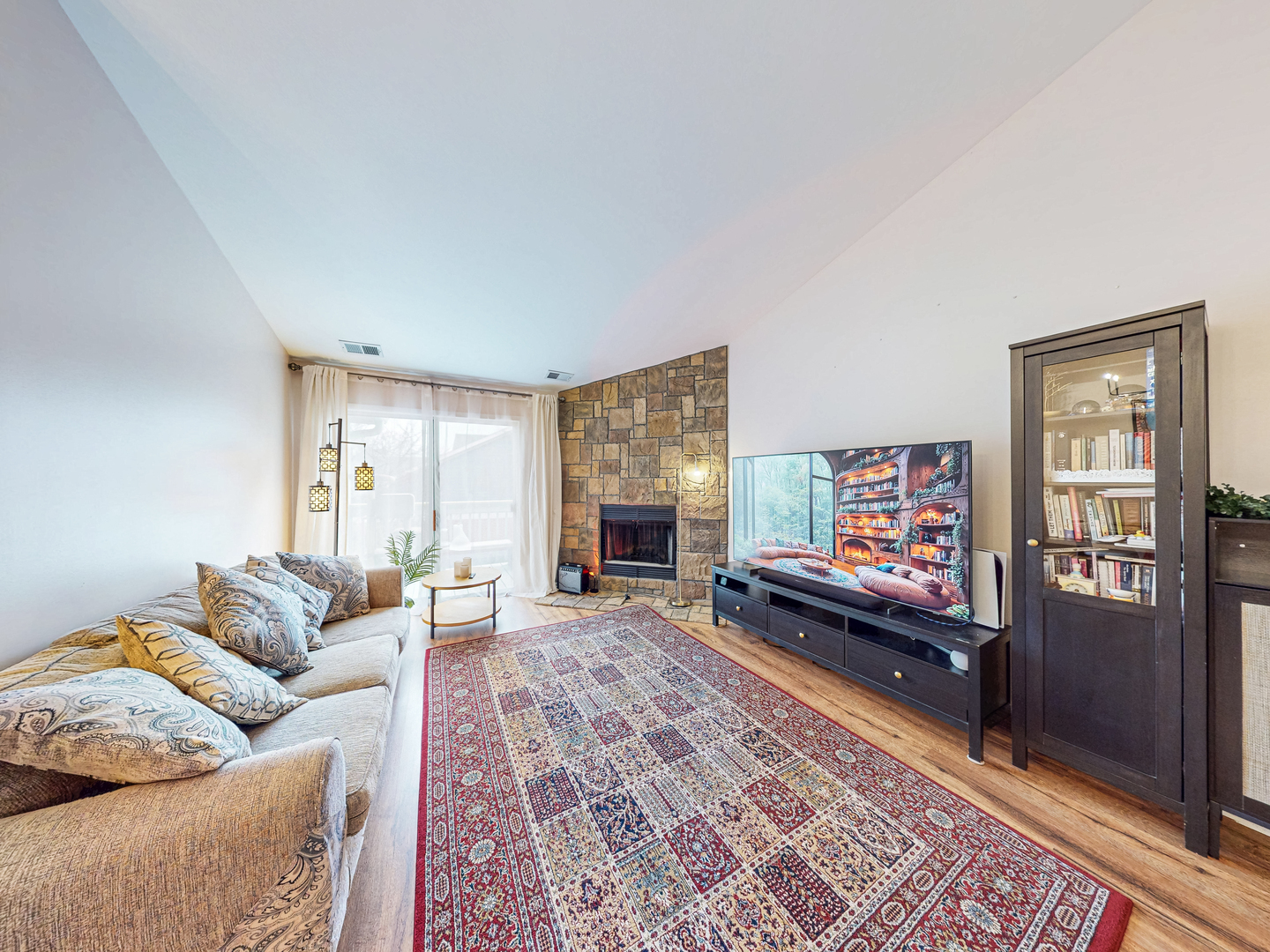 225 Columbia Court #6, Schaumburg, IL 60193