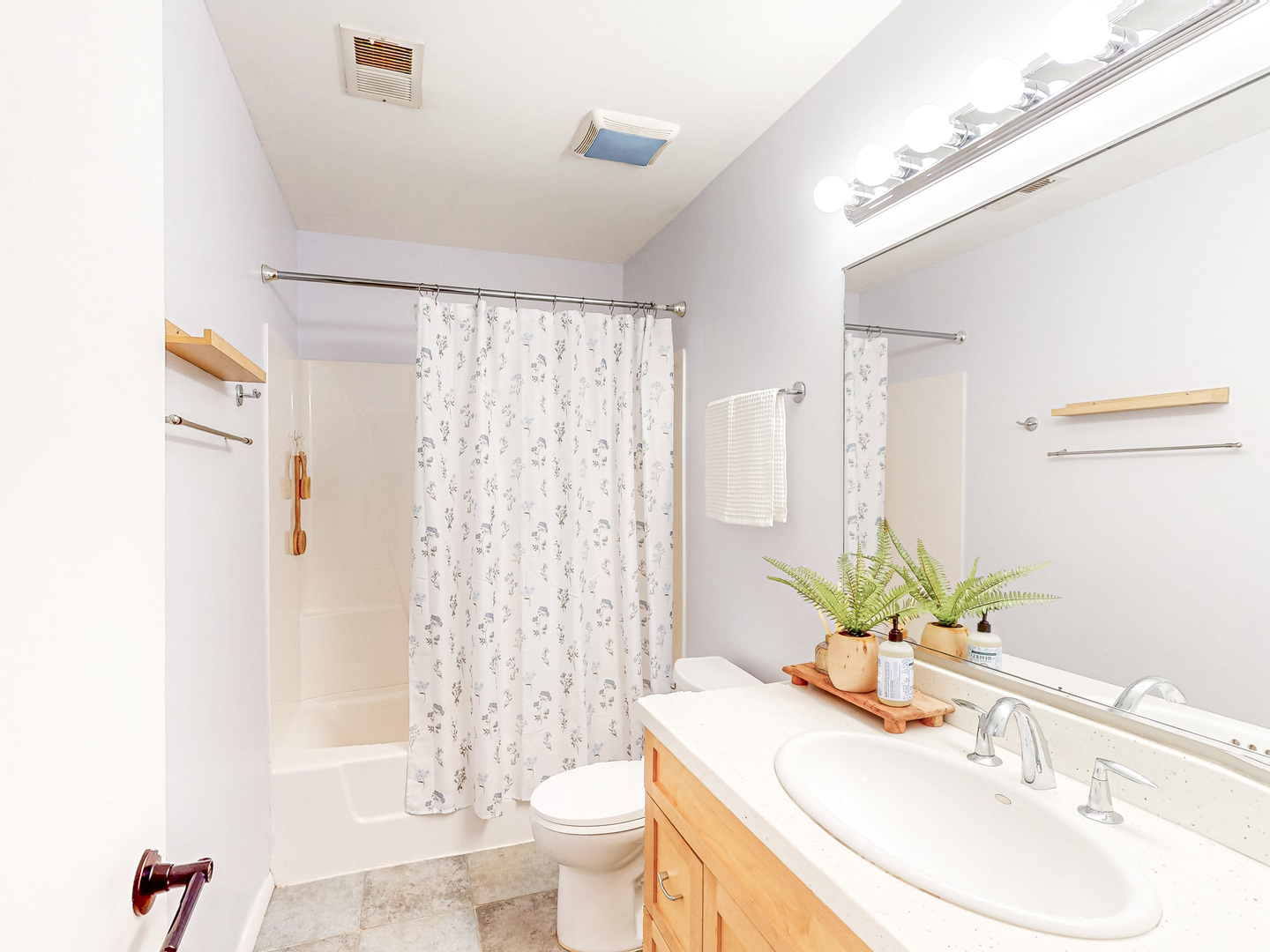 225 Columbia Court #6, Schaumburg, IL 60193