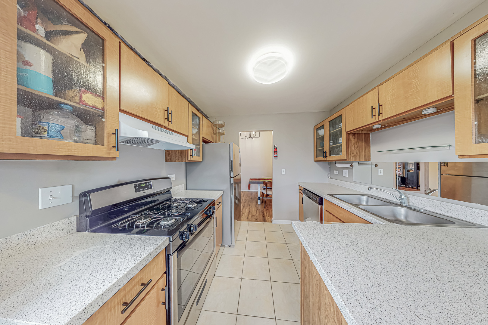 225 Columbia Court #6, Schaumburg, IL 60193