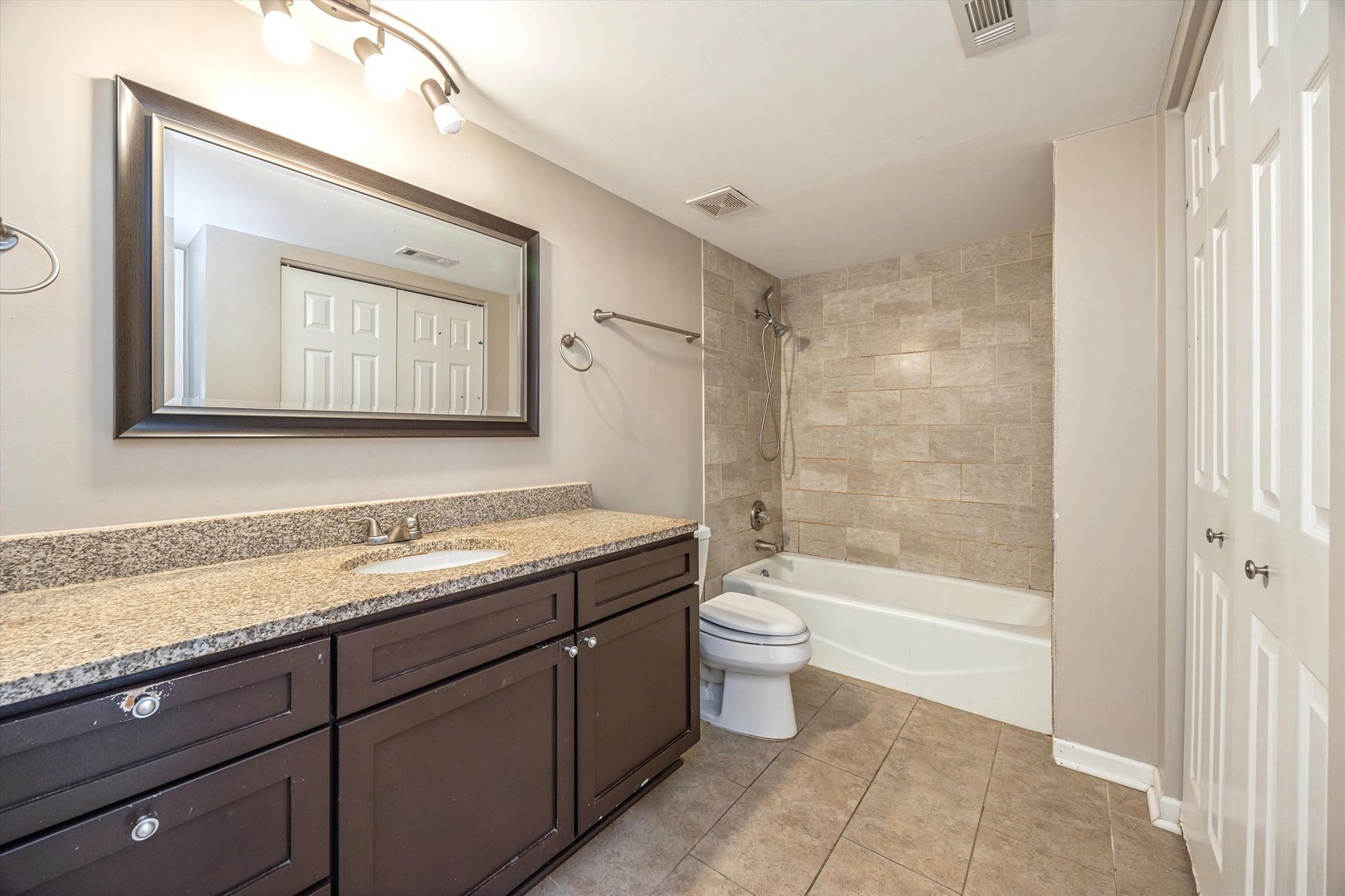 9430 Greenbriar Drive #2H, Hickory Hills, IL 60457