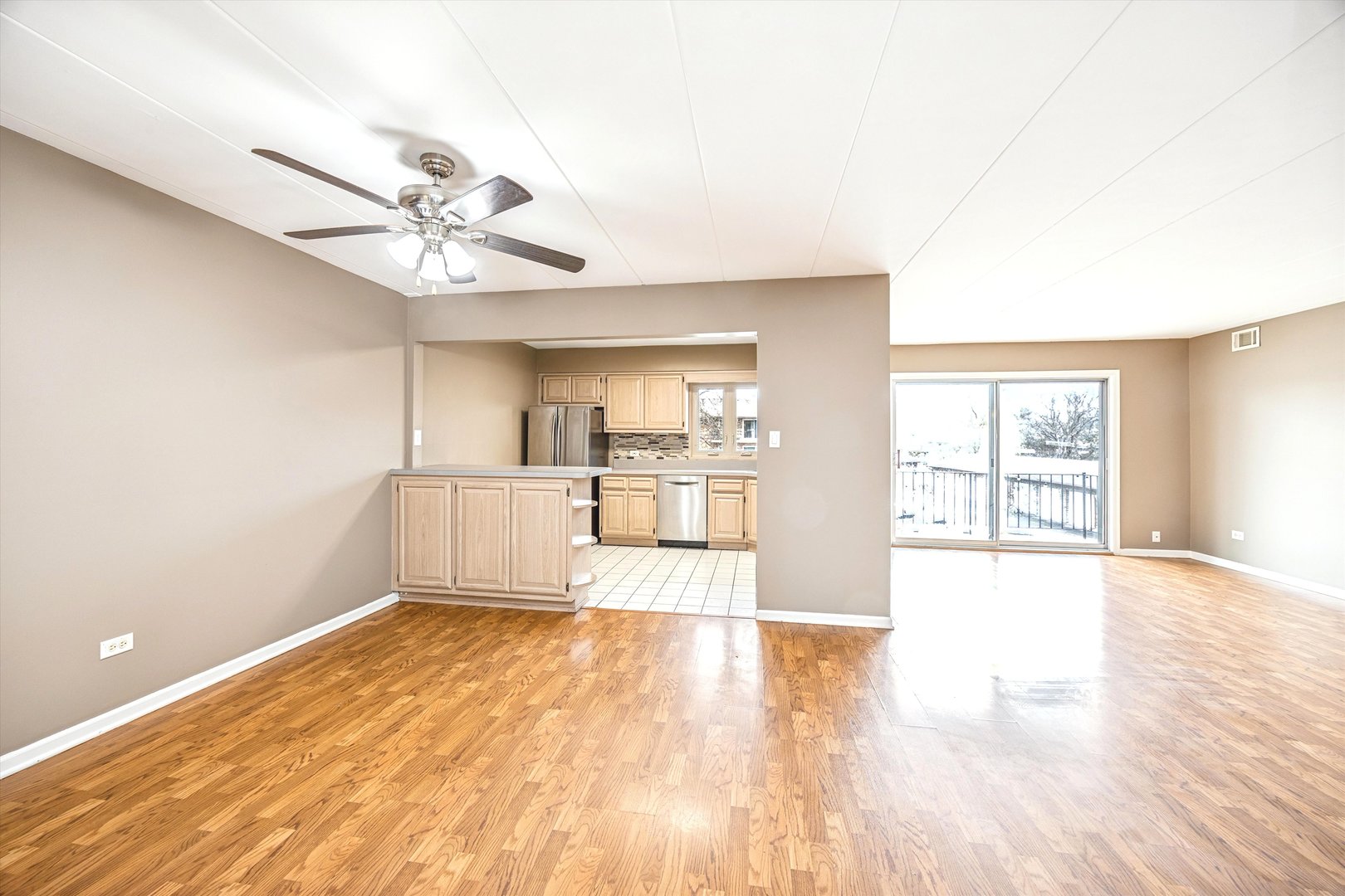 9430 Greenbriar Drive #2H, Hickory Hills, IL 60457