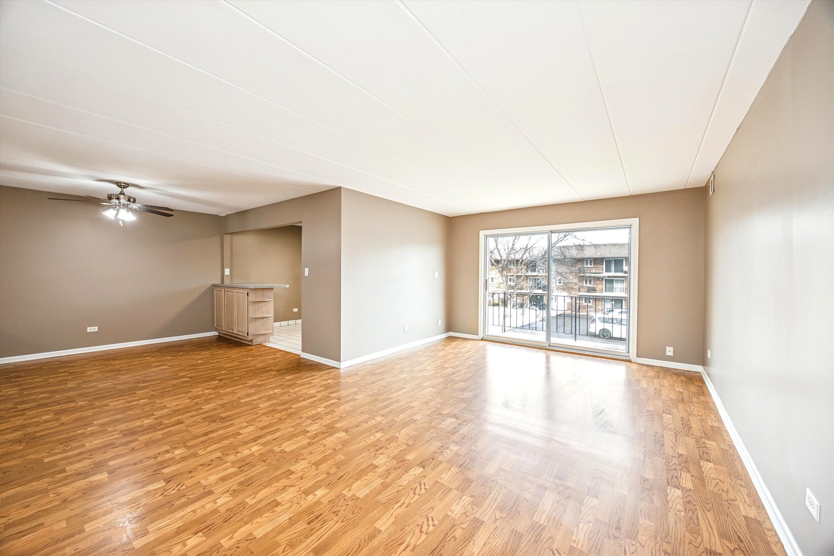 9430 Greenbriar Drive #2H, Hickory Hills, IL 60457