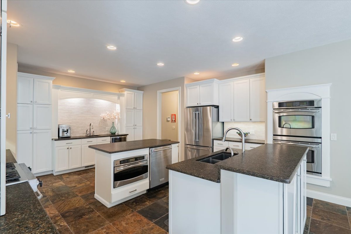 9580 Janel Drive, Bloomington, IL 61705