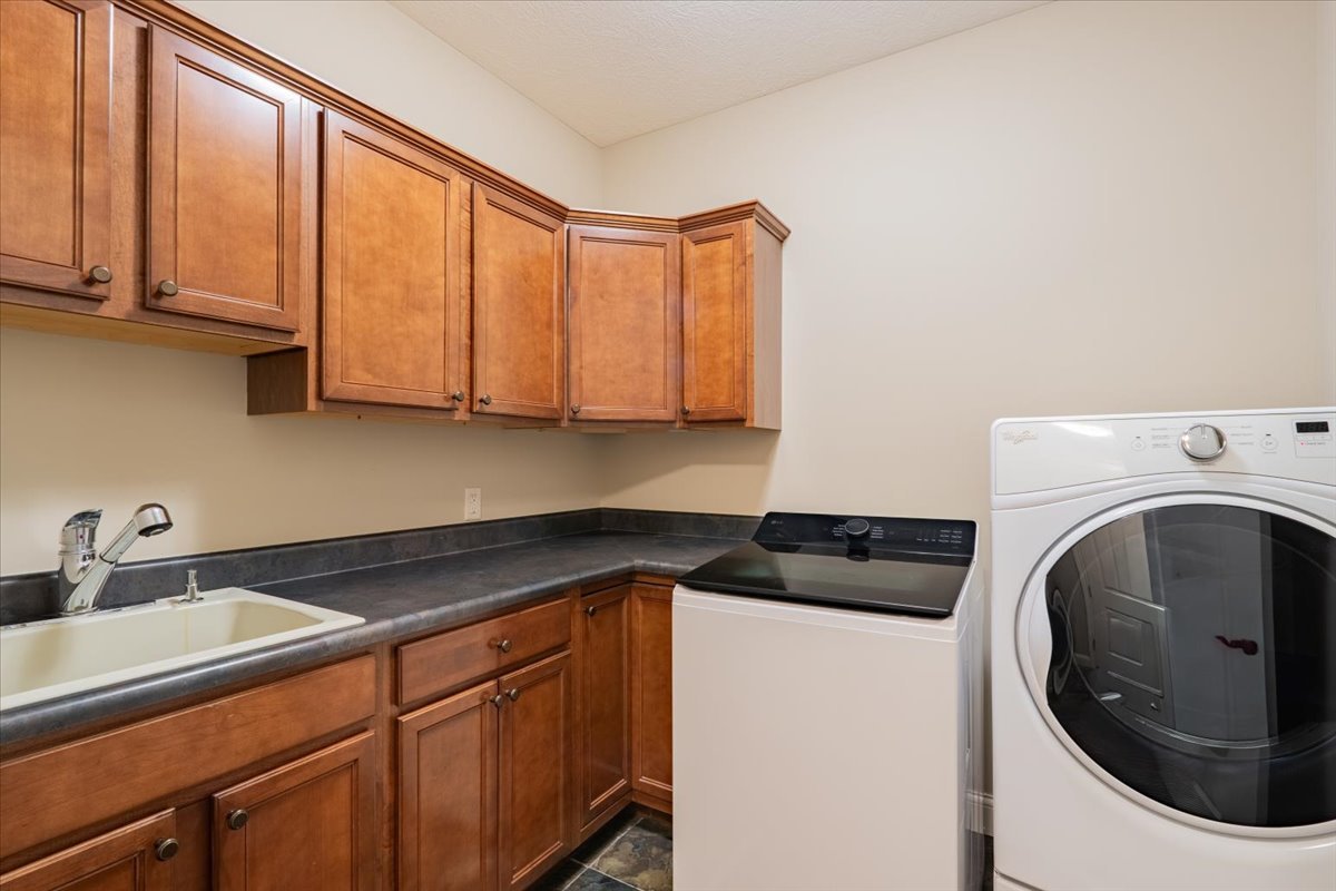 9580 Janel Drive, Bloomington, IL 61705