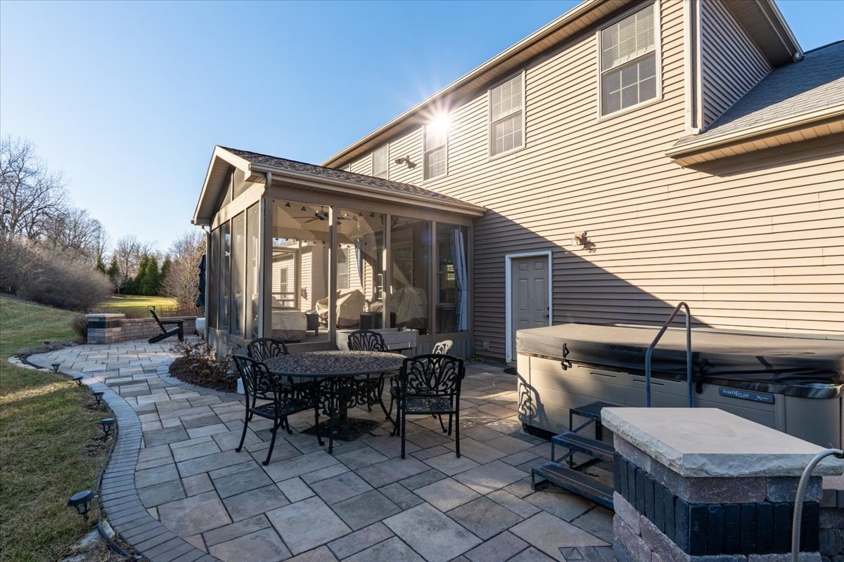 9580 Janel Drive, Bloomington, IL 61705