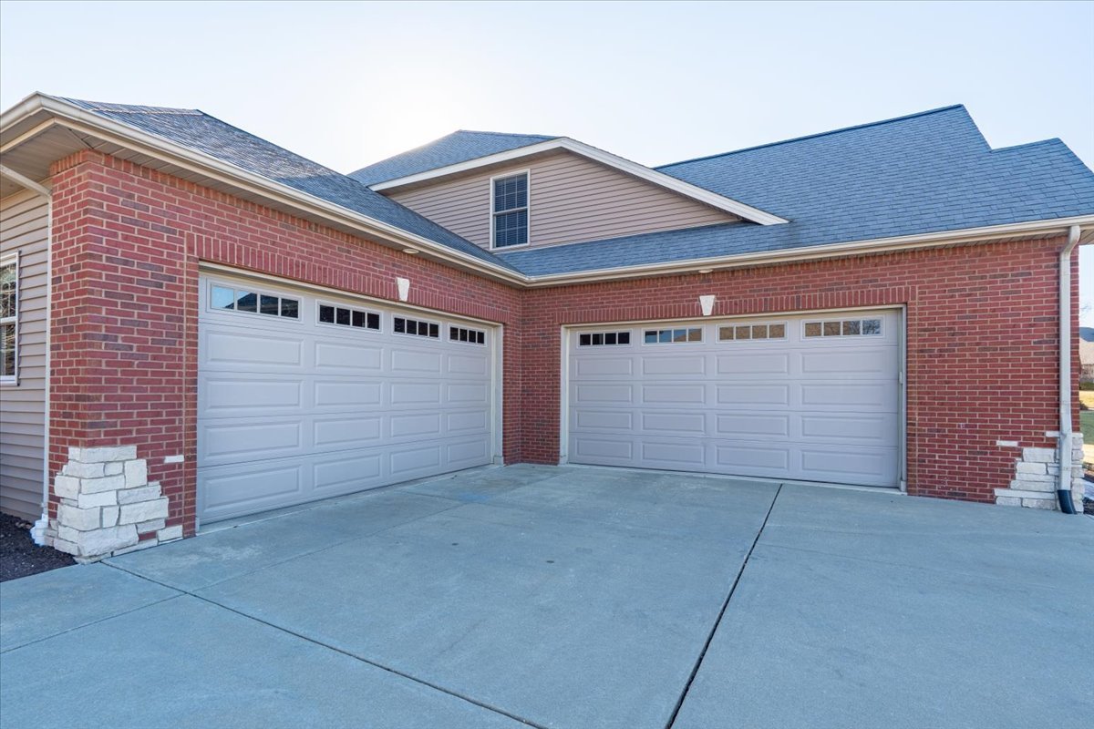 9580 Janel Drive, Bloomington, IL 61705