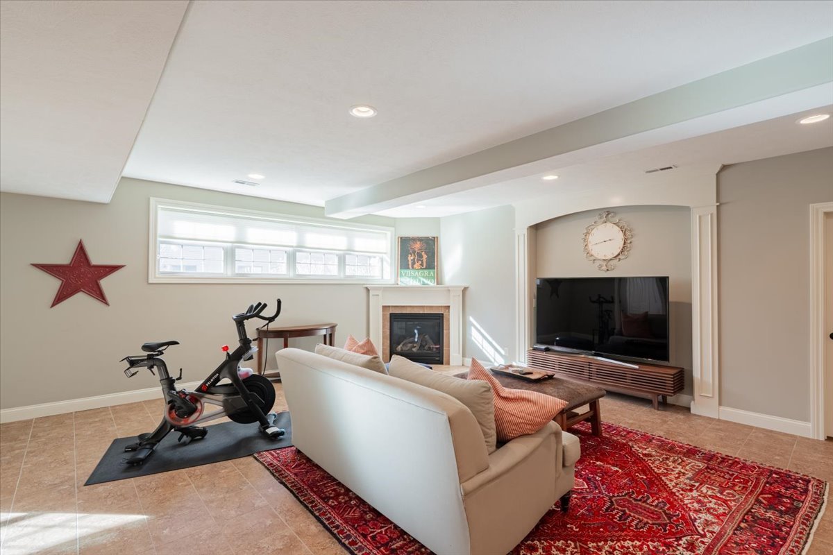 9580 Janel Drive, Bloomington, IL 61705