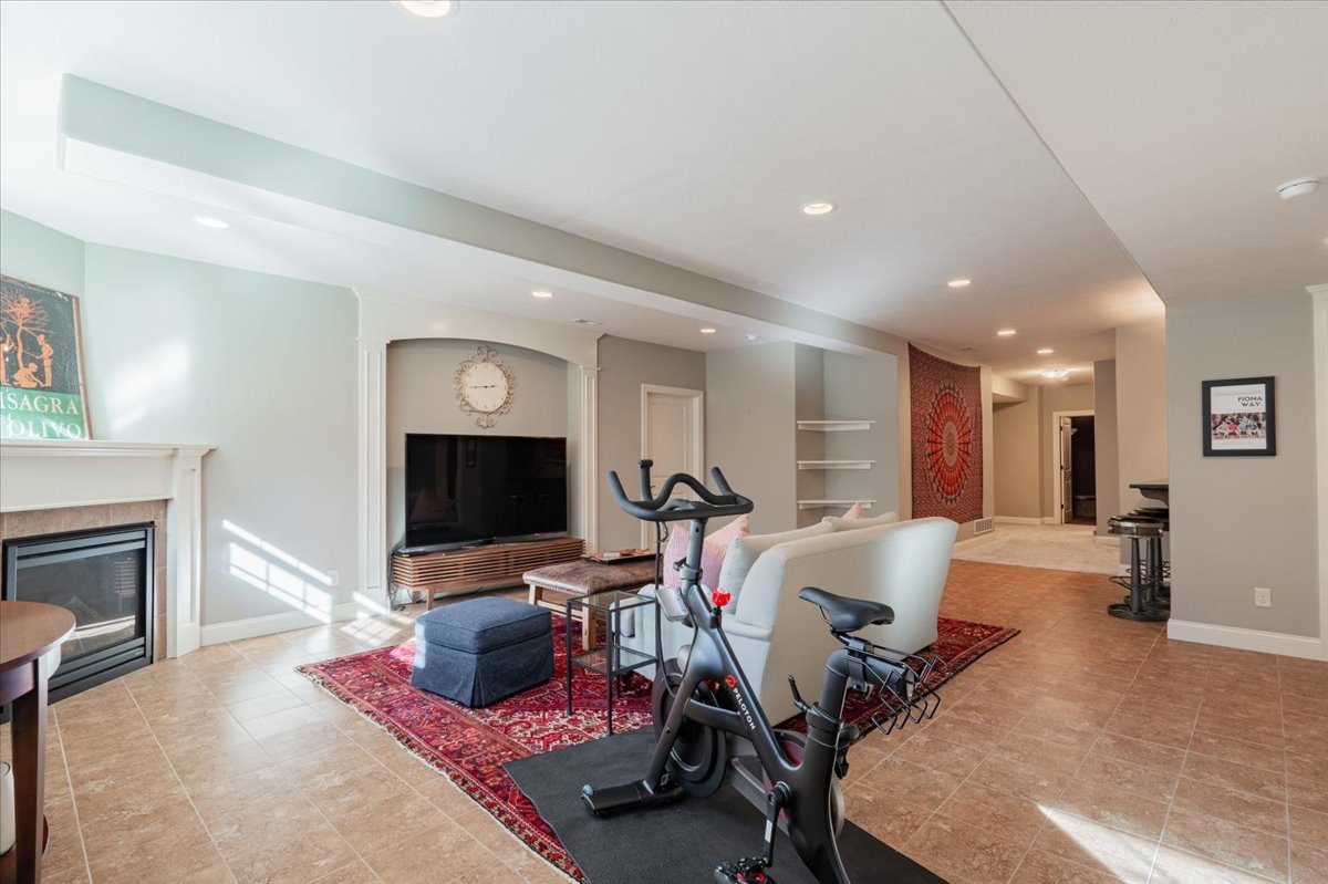 9580 Janel Drive, Bloomington, IL 61705