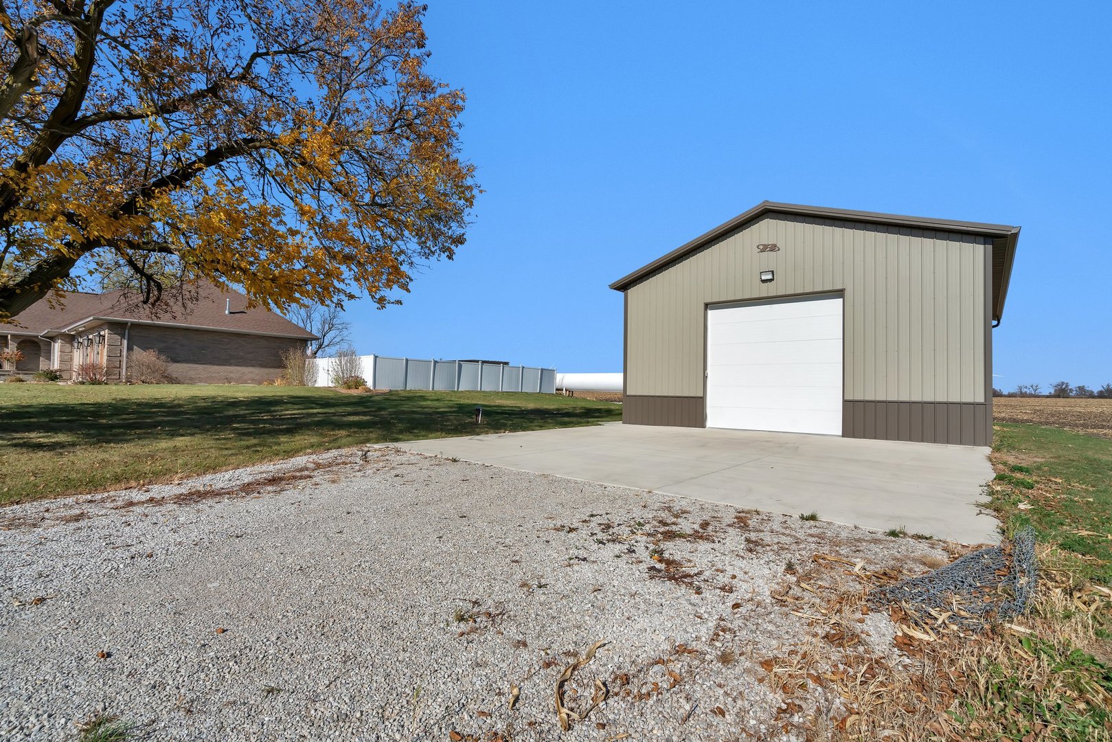 10739 E 3200 North Road, Blackstone, IL 61313