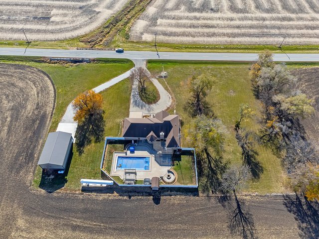 10739 E 3200 North Road, Blackstone, IL 61313