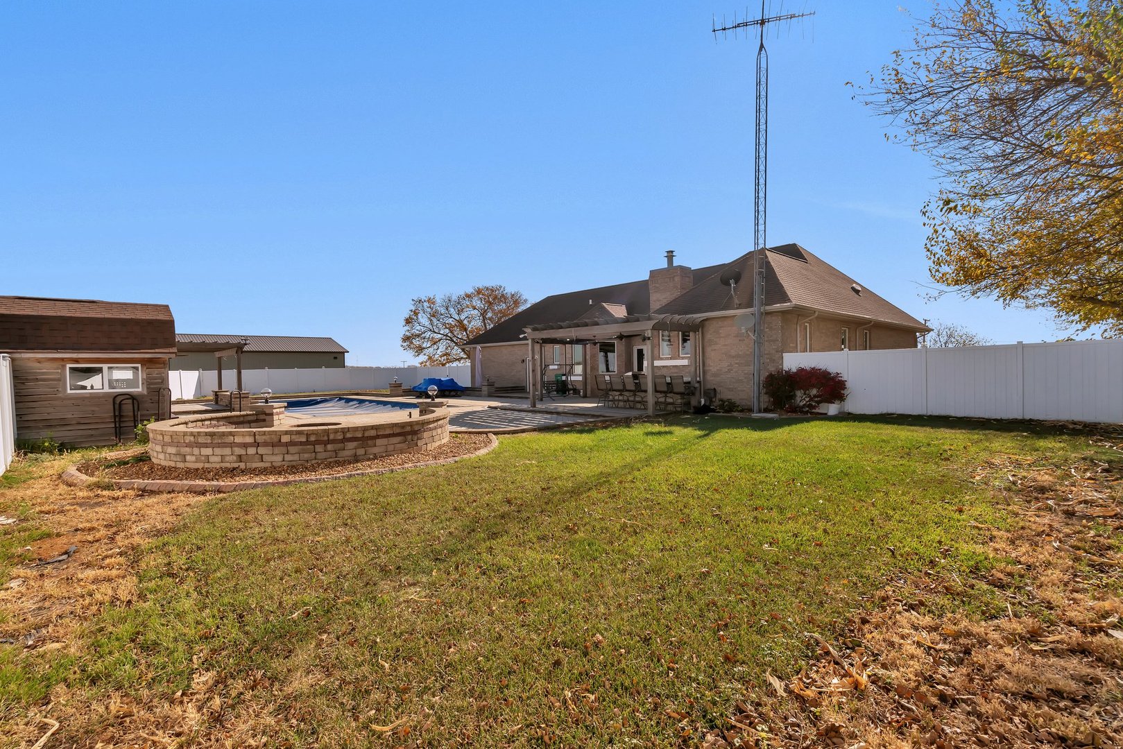 10739 E 3200 North Road, Blackstone, IL 61313