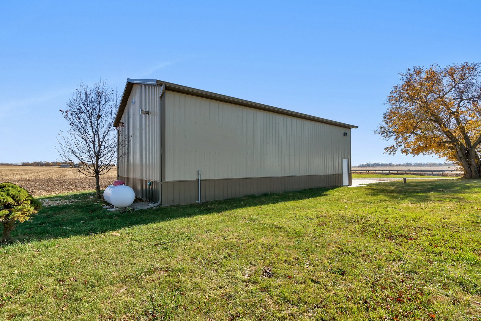 10739 E 3200 North Road, Blackstone, IL 61313