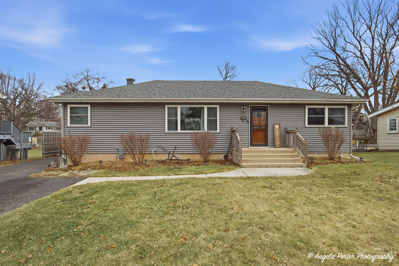 2022 Woodlane Drive, Lindenhurst, IL 60046