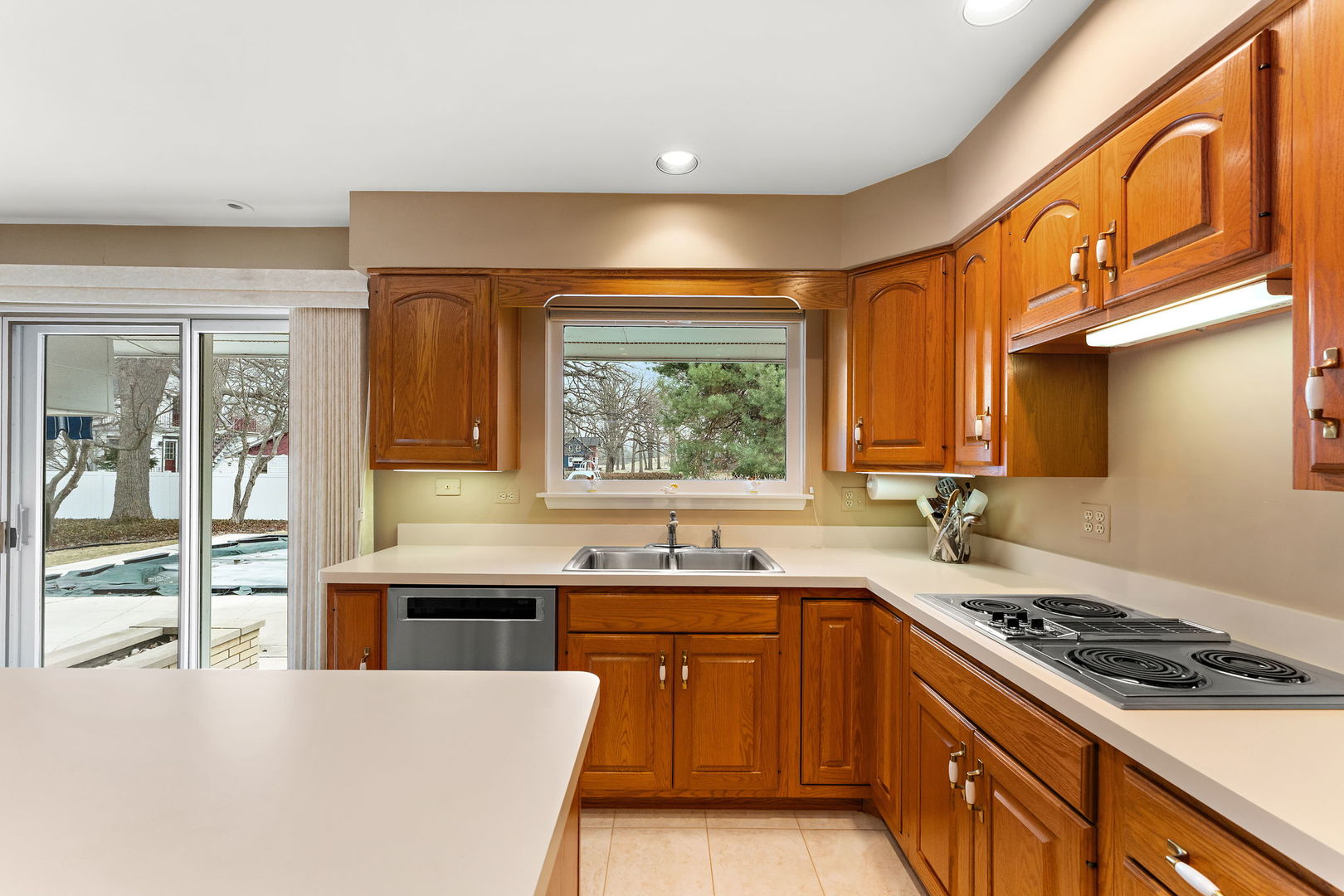 18655 Oakwood Avenue, Lansing, IL 60438