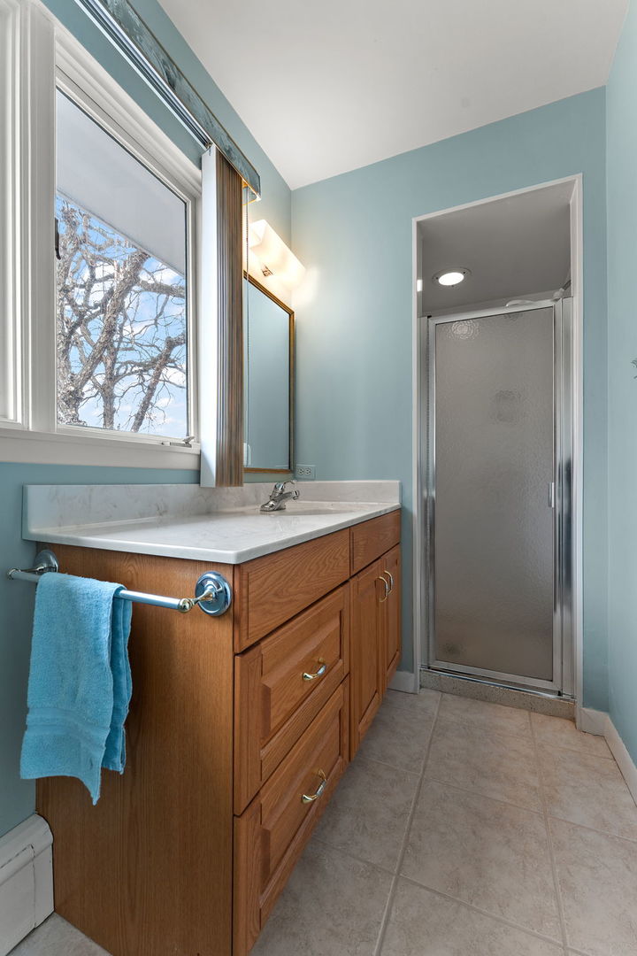 18655 Oakwood Avenue, Lansing, IL 60438