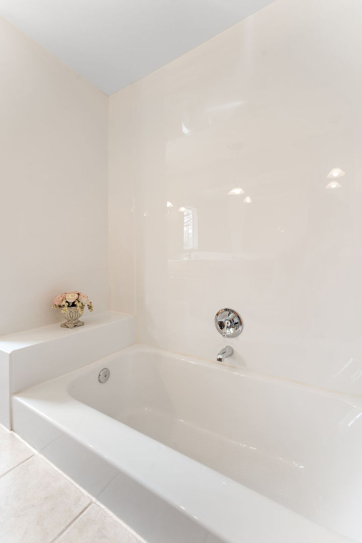 18655 Oakwood Avenue, Lansing, IL 60438