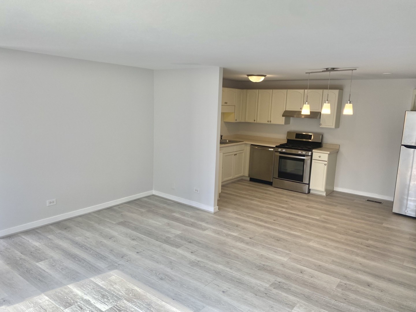 214 Barcliffe Lane #214, Schaumburg, IL 60194