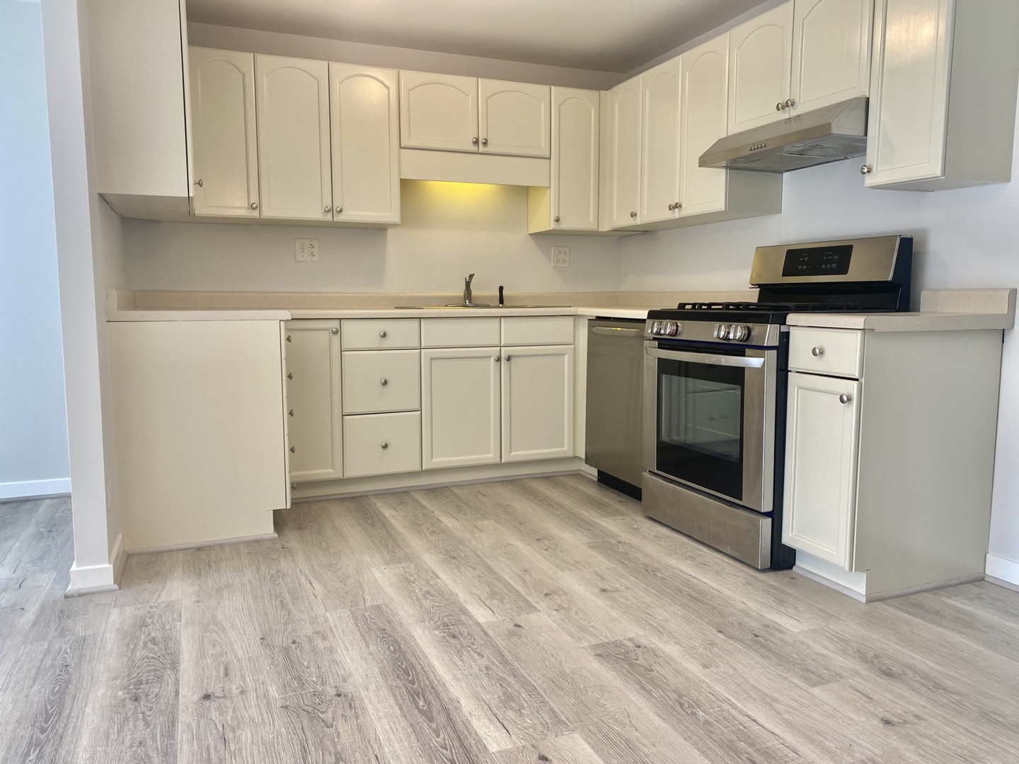 214 Barcliffe Lane #214, Schaumburg, IL 60194