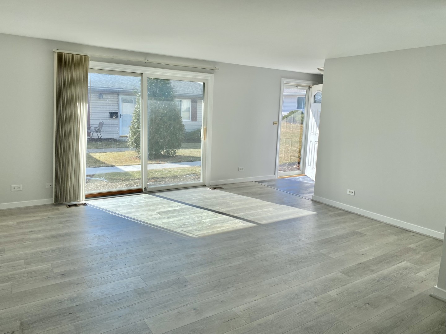 214 Barcliffe Lane #214, Schaumburg, IL 60194