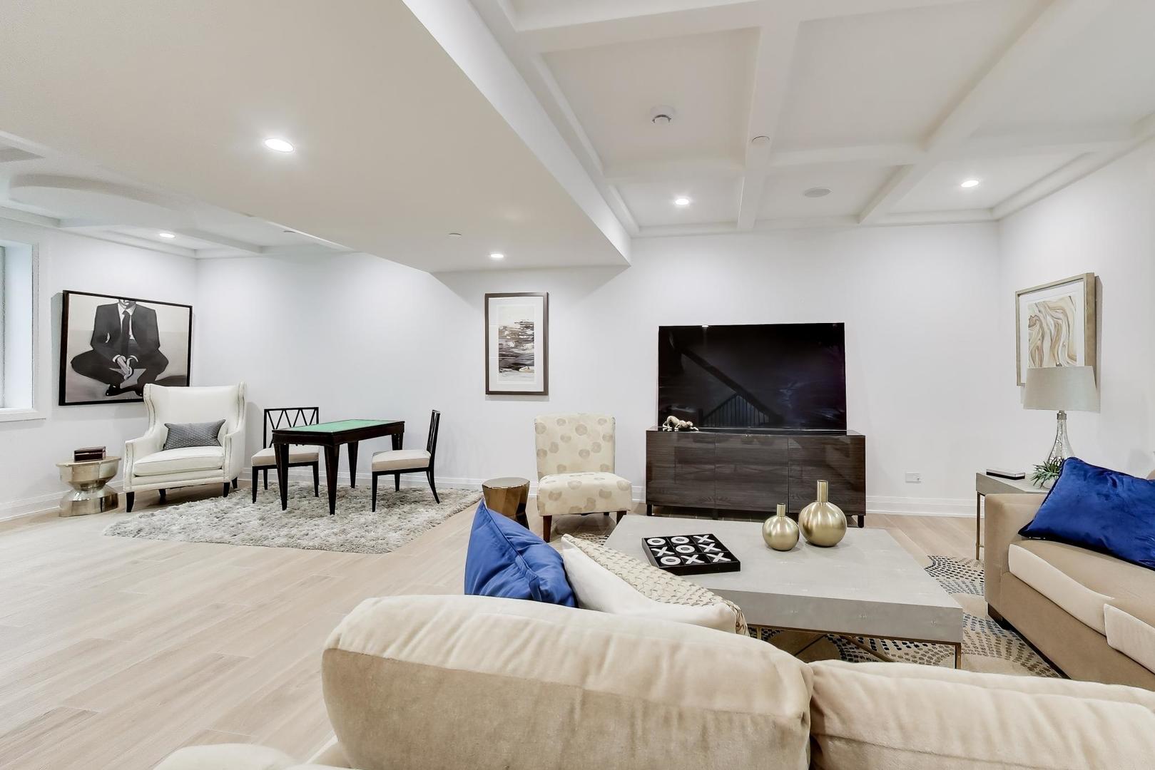 1234 S Western Avenue, Park Ridge, IL 60068