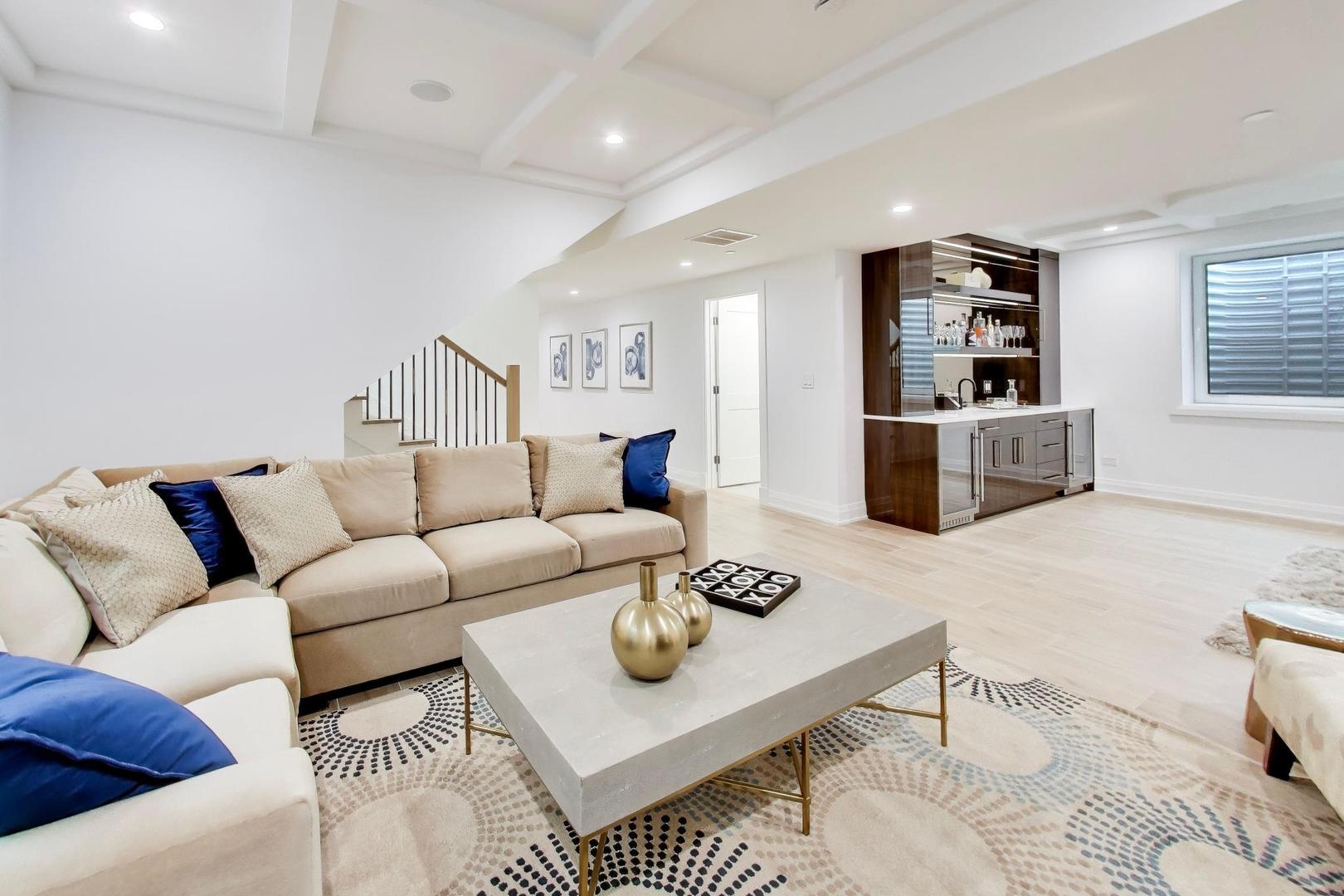 1234 S Western Avenue, Park Ridge, IL 60068