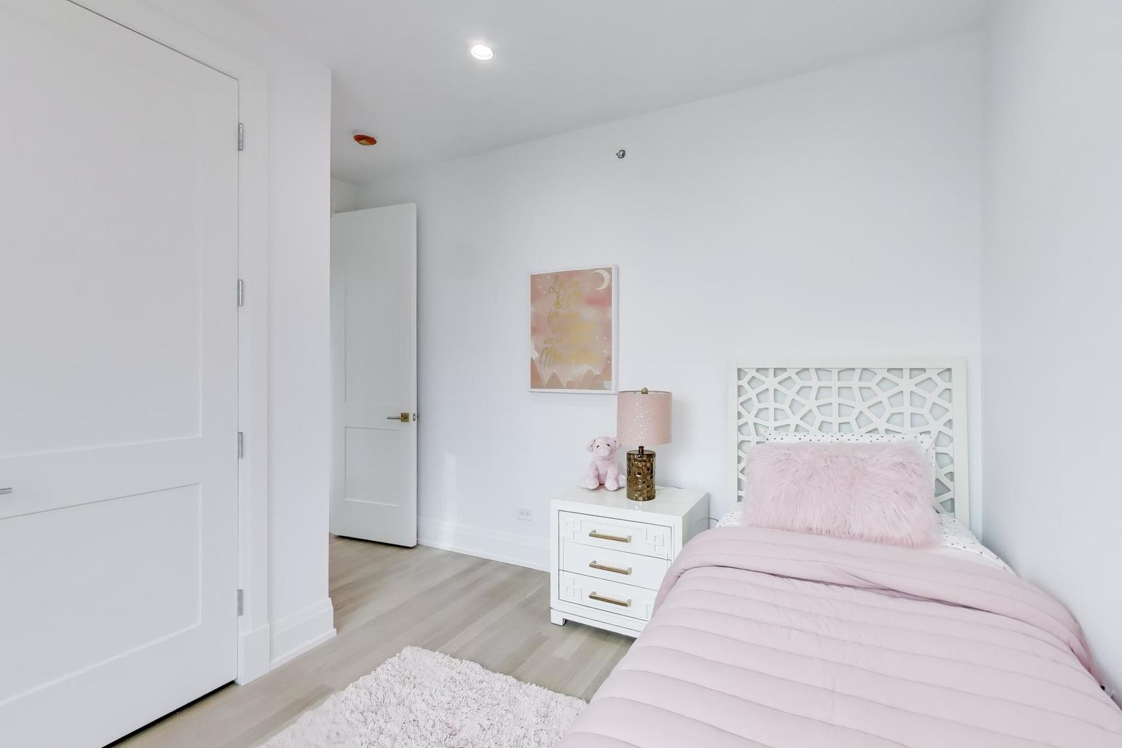 1234 S Western Avenue, Park Ridge, IL 60068