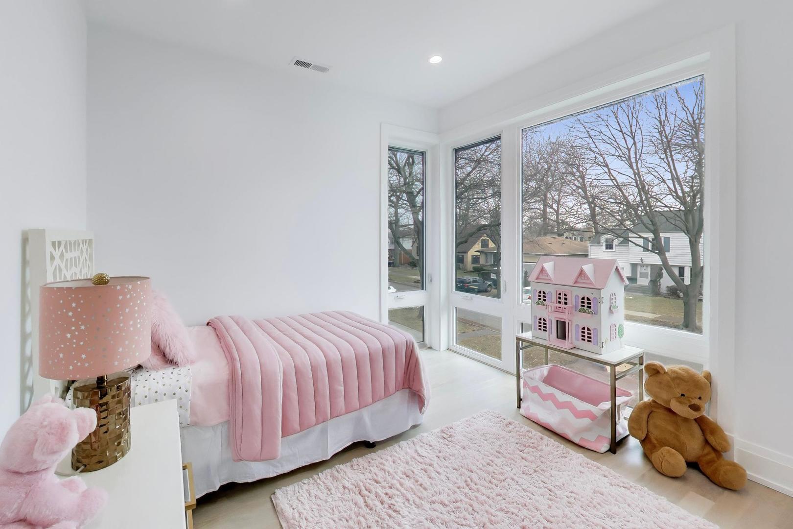 1234 S Western Avenue, Park Ridge, IL 60068