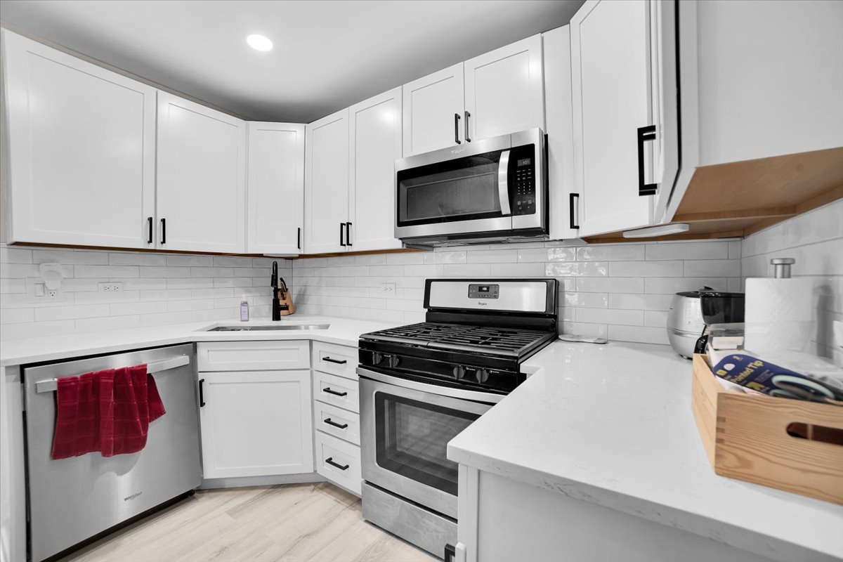 2664 College Hill Circle #381, Schaumburg, IL 60173