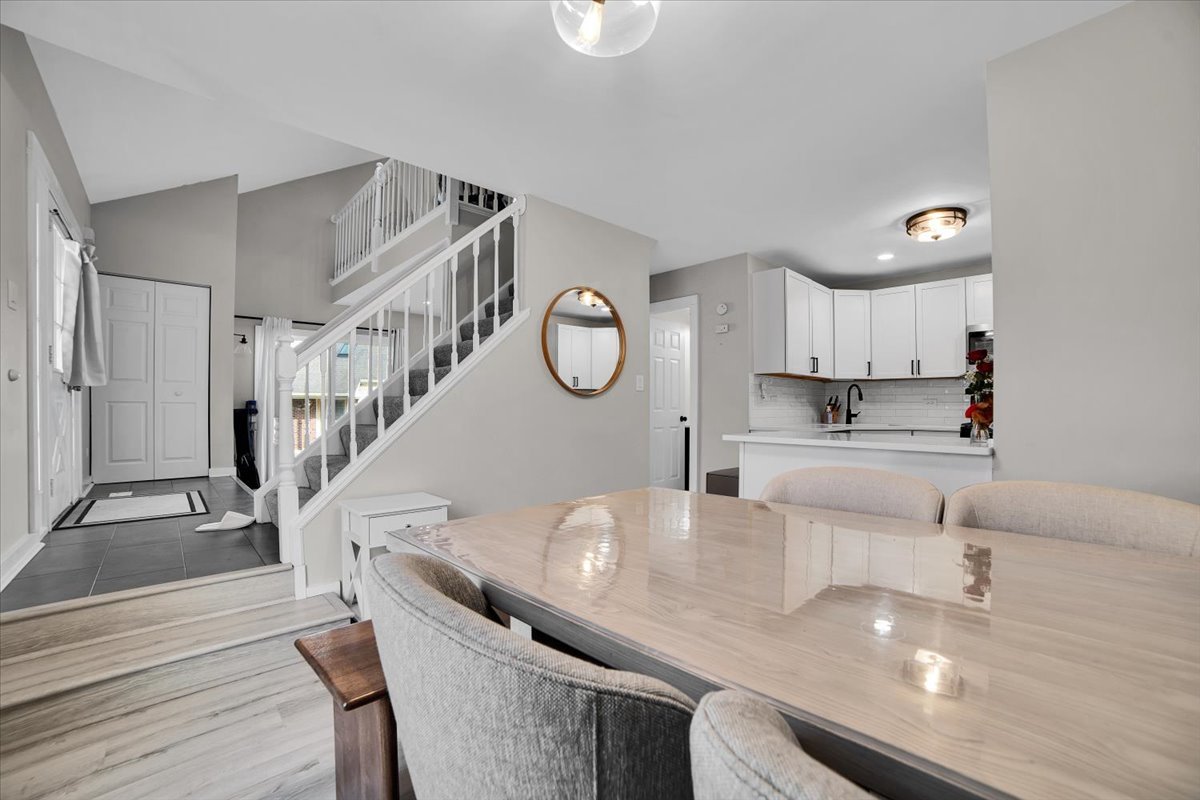 2664 College Hill Circle #381, Schaumburg, IL 60173