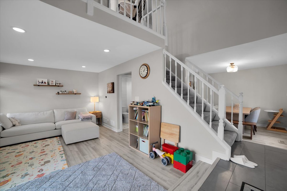 2664 College Hill Circle #381, Schaumburg, IL 60173