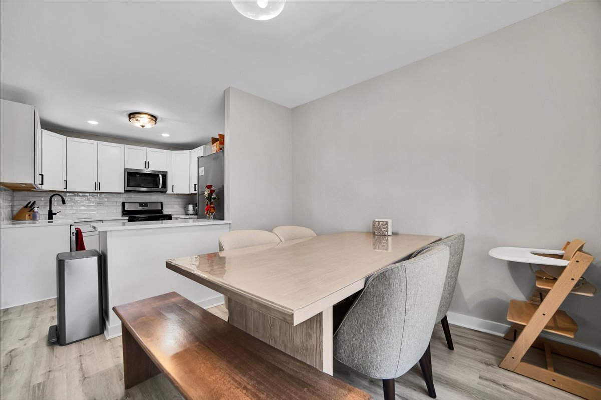 2664 College Hill Circle #381, Schaumburg, IL 60173