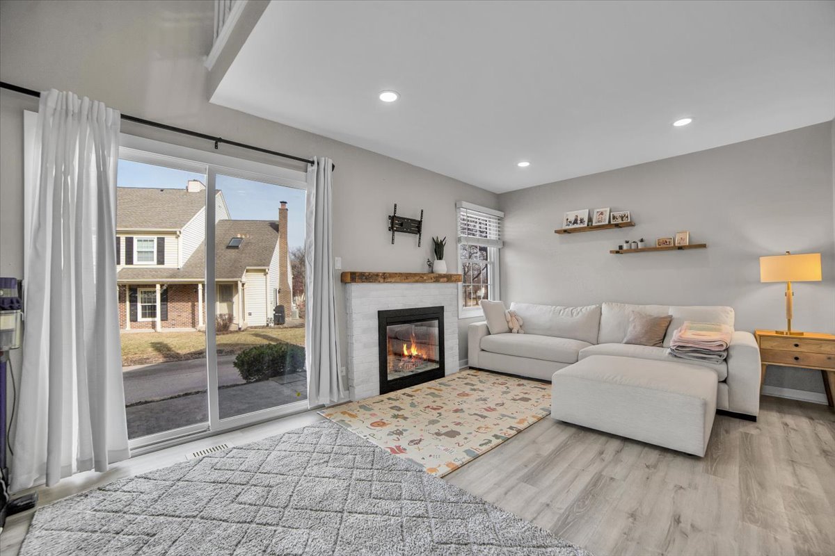 2664 College Hill Circle #381, Schaumburg, IL 60173