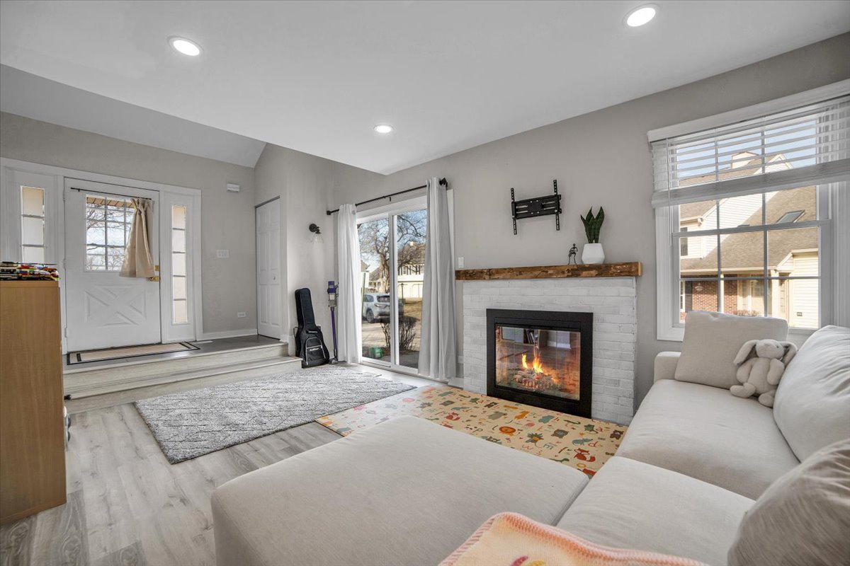 2664 College Hill Circle #381, Schaumburg, IL 60173