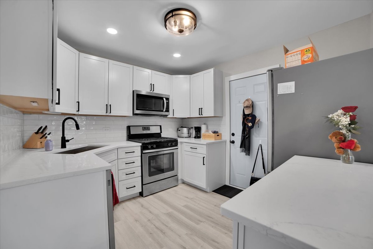 2664 College Hill Circle #381, Schaumburg, IL 60173