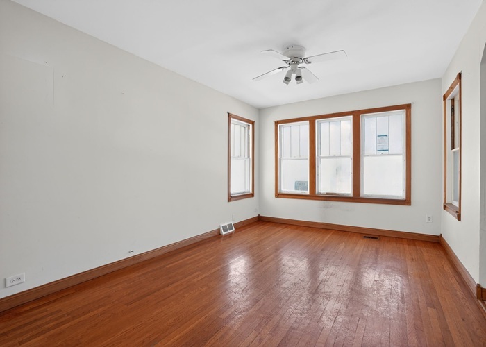 5653 W Leland Avenue, Chicago, IL 60630