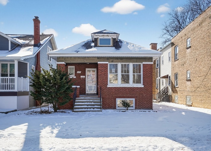 5653 W Leland Avenue, Chicago, IL 60630