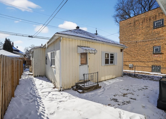 5653 W Leland Avenue, Chicago, IL 60630