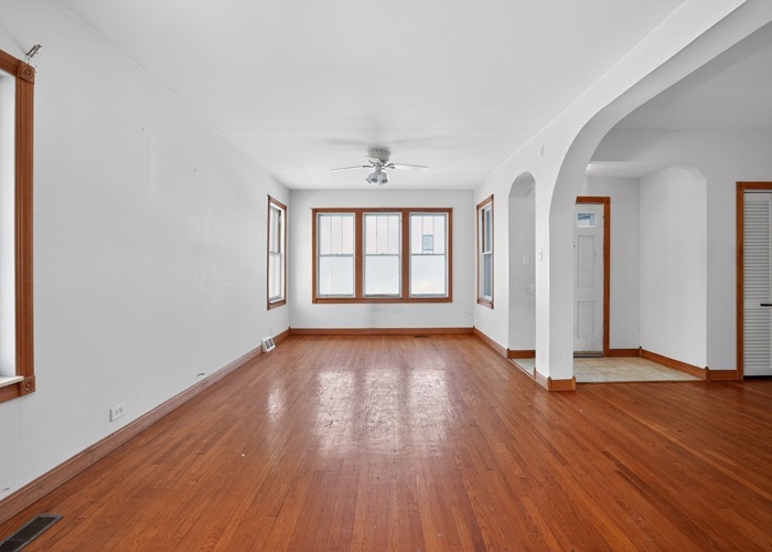 5653 W Leland Avenue, Chicago, IL 60630