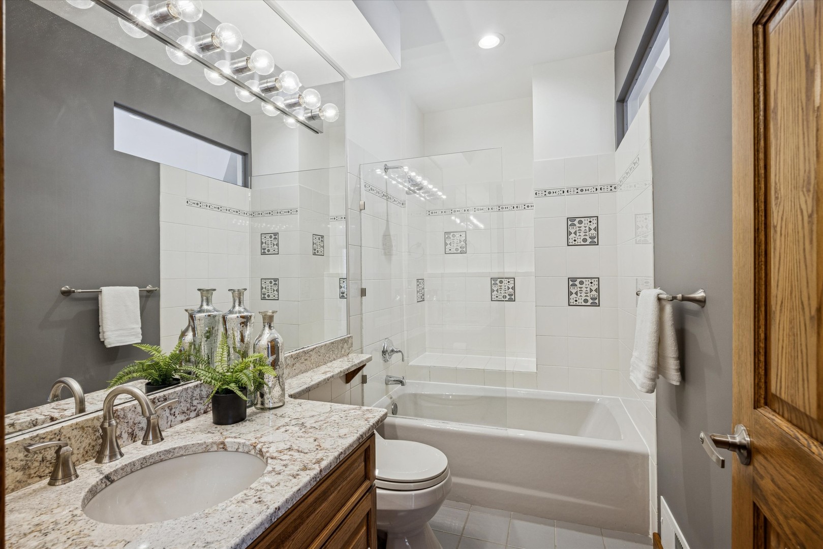 8425 Hickory Court, Burr Ridge, IL 60527