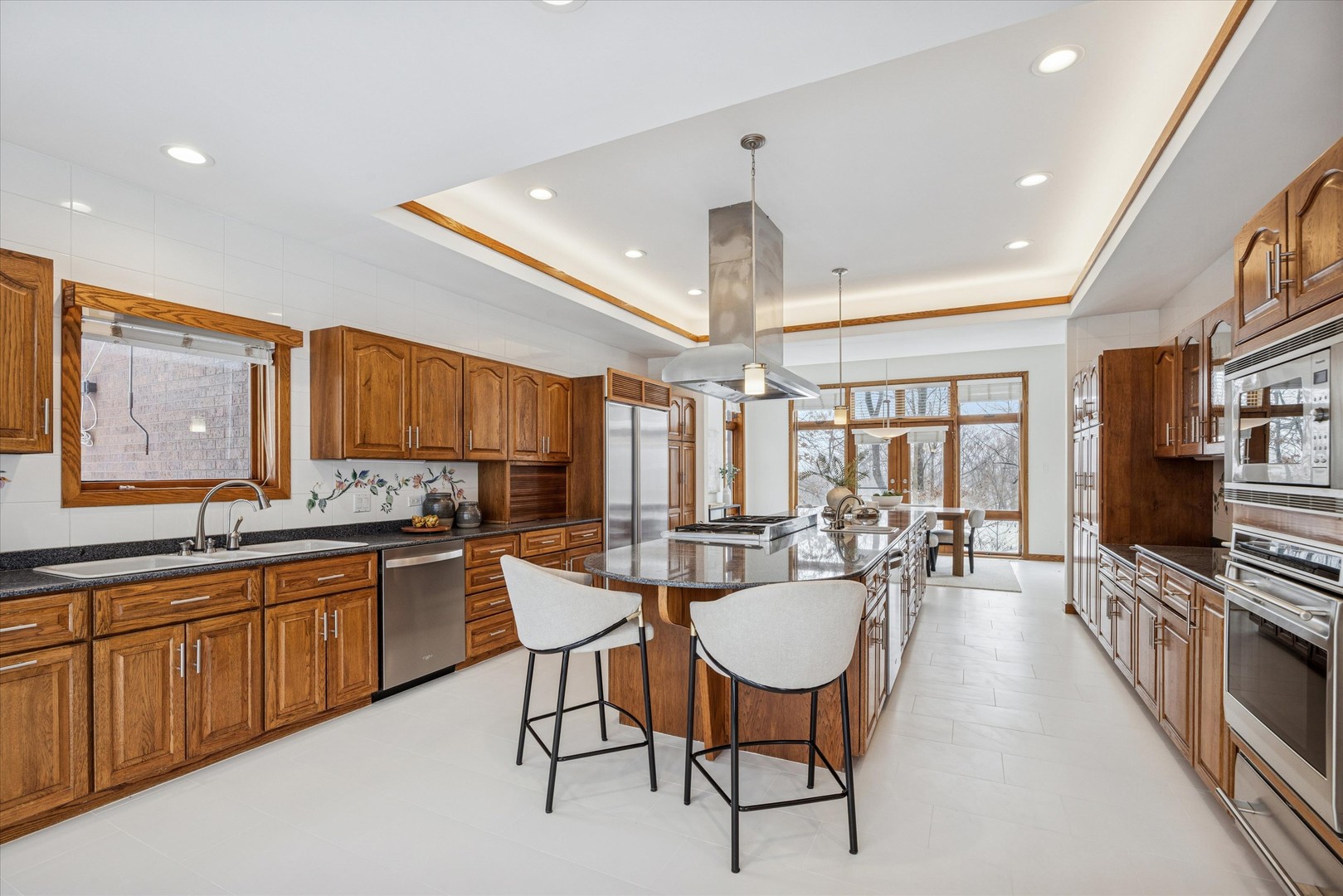 8425 Hickory Court, Burr Ridge, IL 60527