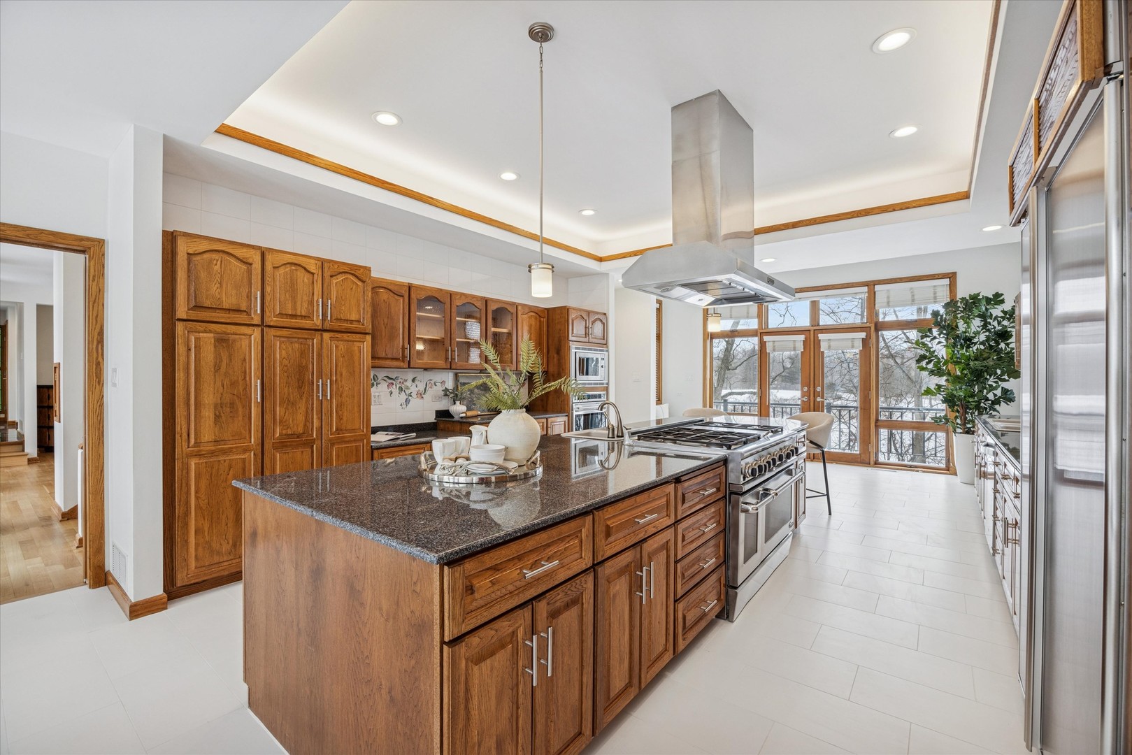 8425 Hickory Court, Burr Ridge, IL 60527