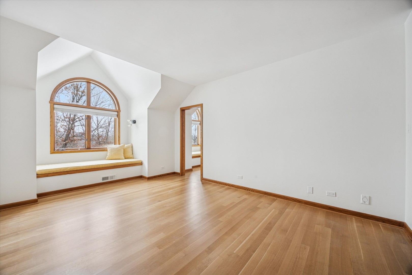 8425 Hickory Court, Burr Ridge, IL 60527