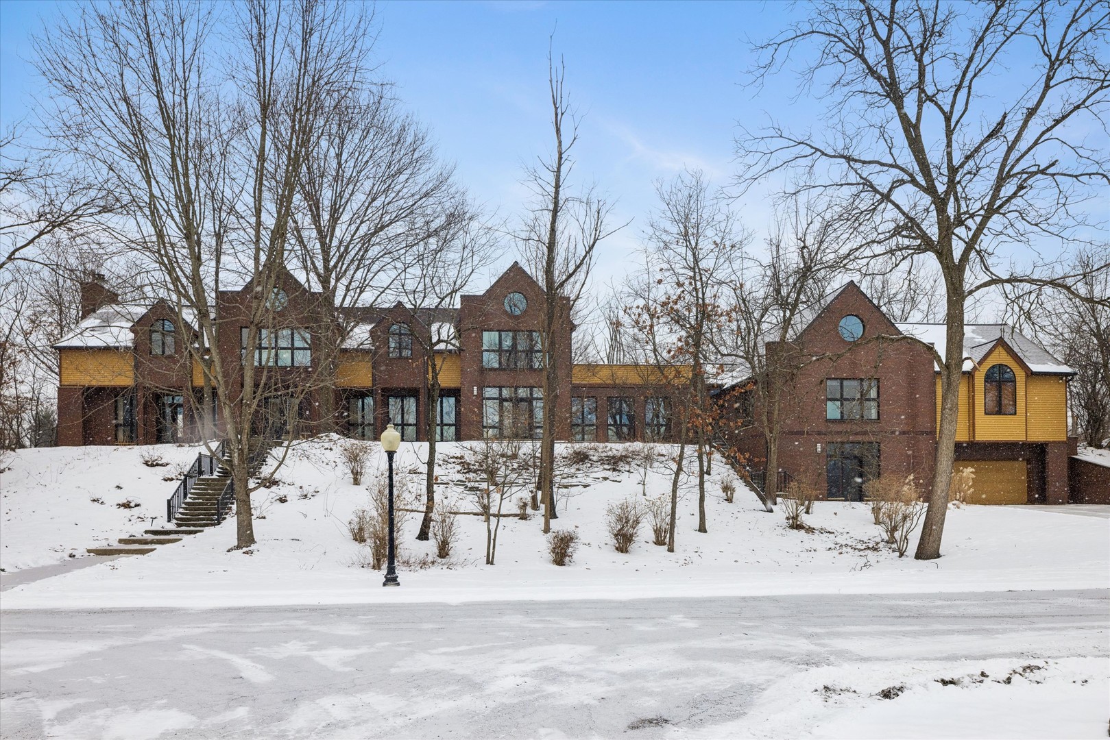 8425 Hickory Court, Burr Ridge, IL 60527